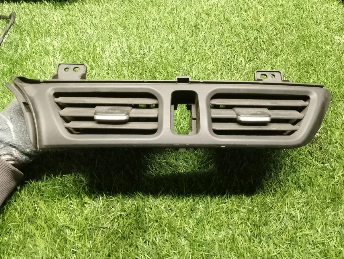 Дефлектор воздушный центральный Kia Rio 3