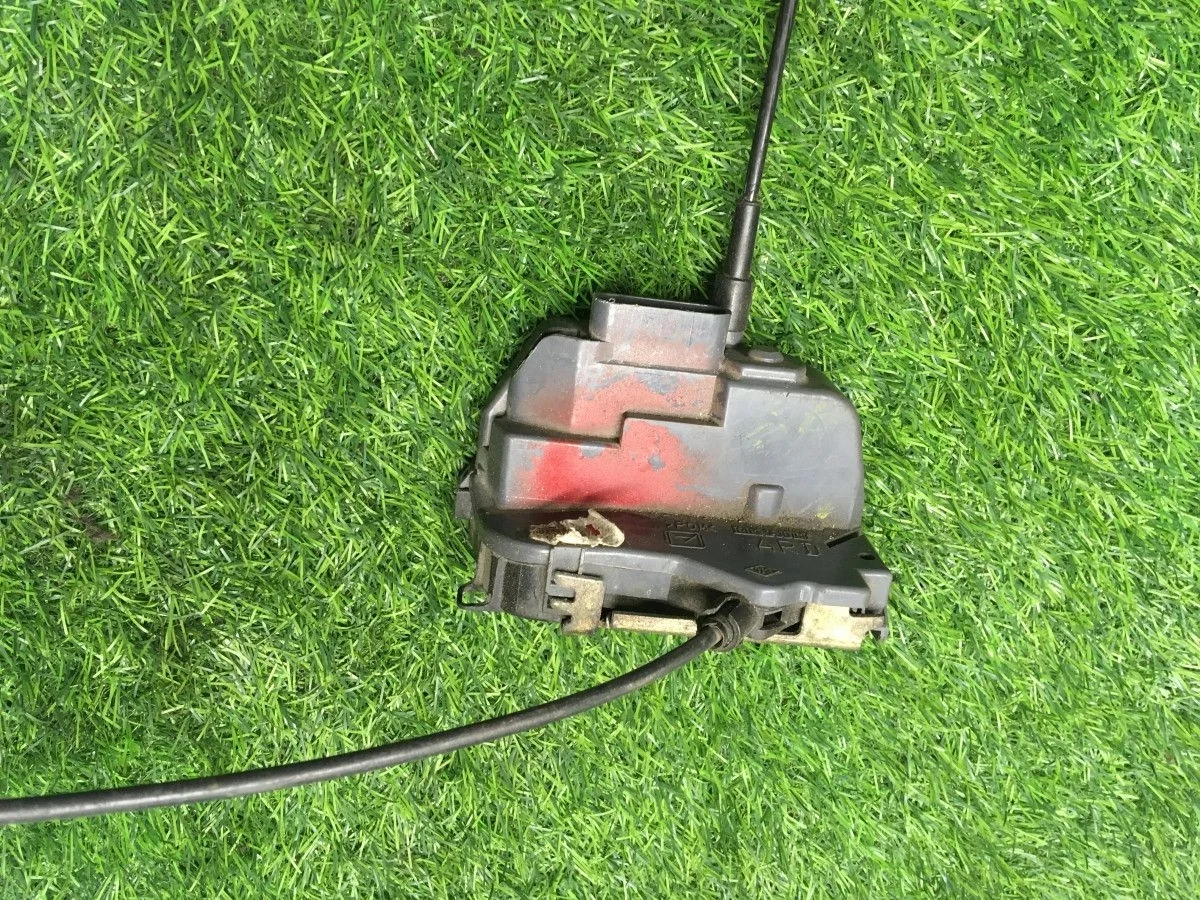 Замок двери задний правый Renault Megane 2 Замок д