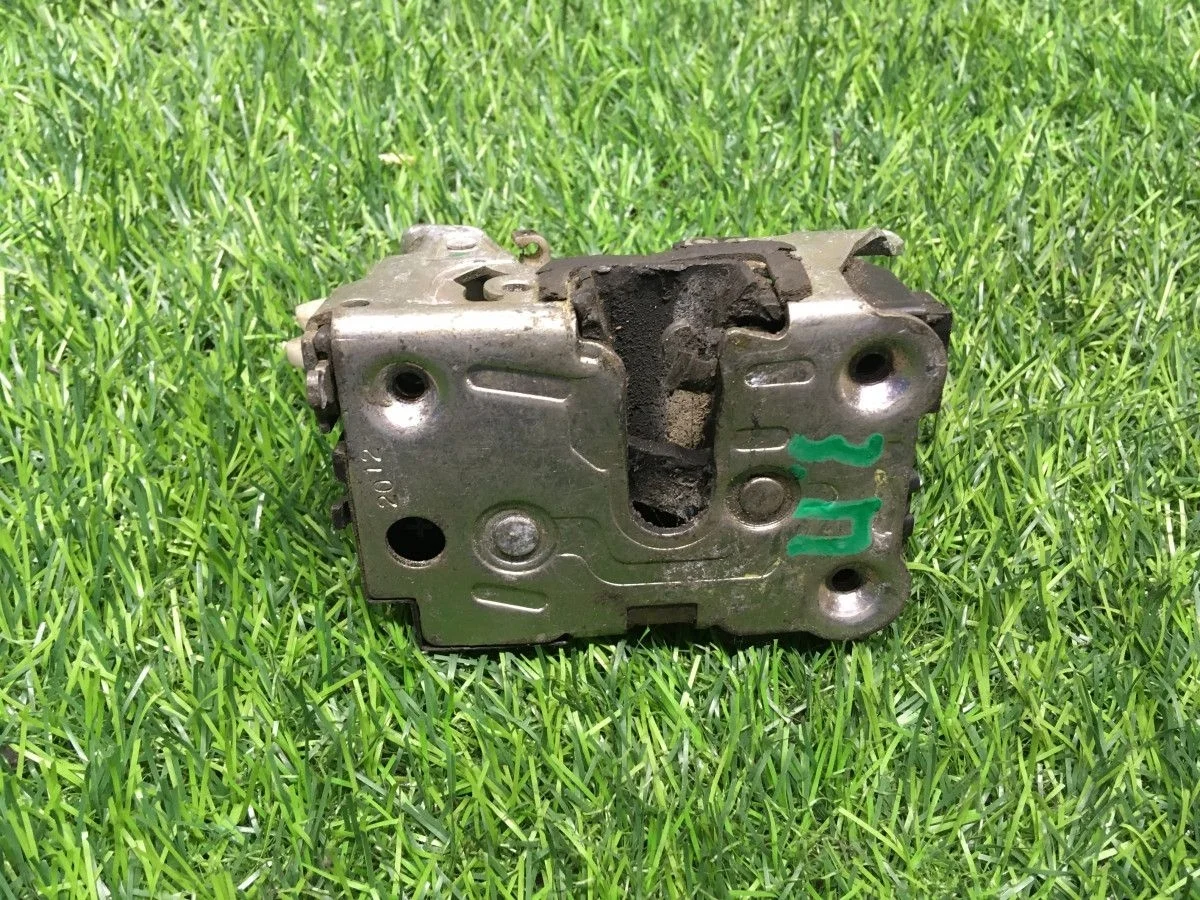 Замок зад/правой двери Renault Scenic 2