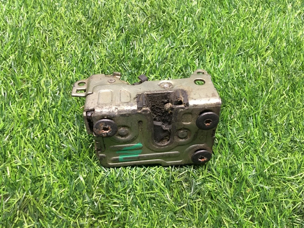 Замок водительской двери Renault Logan