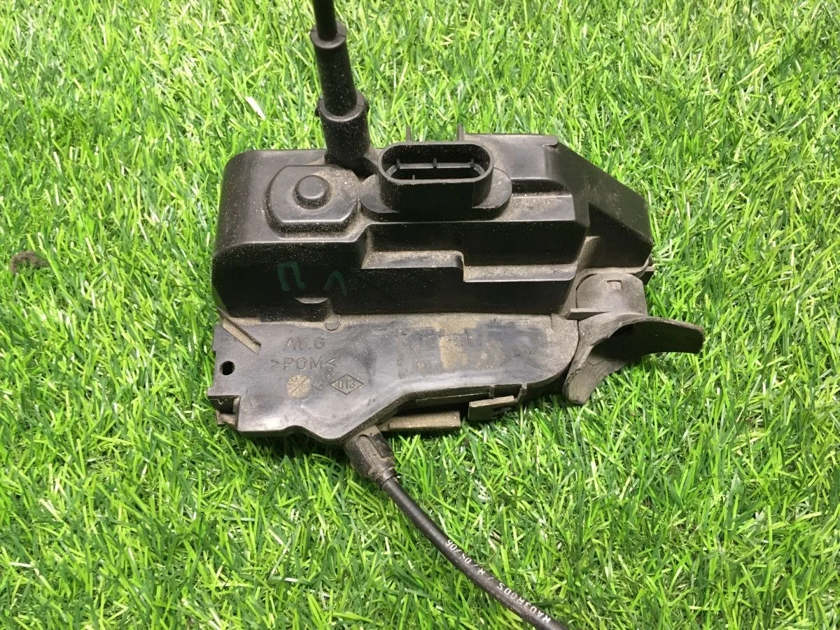 Замок перед двери Renault megane 2 Лев