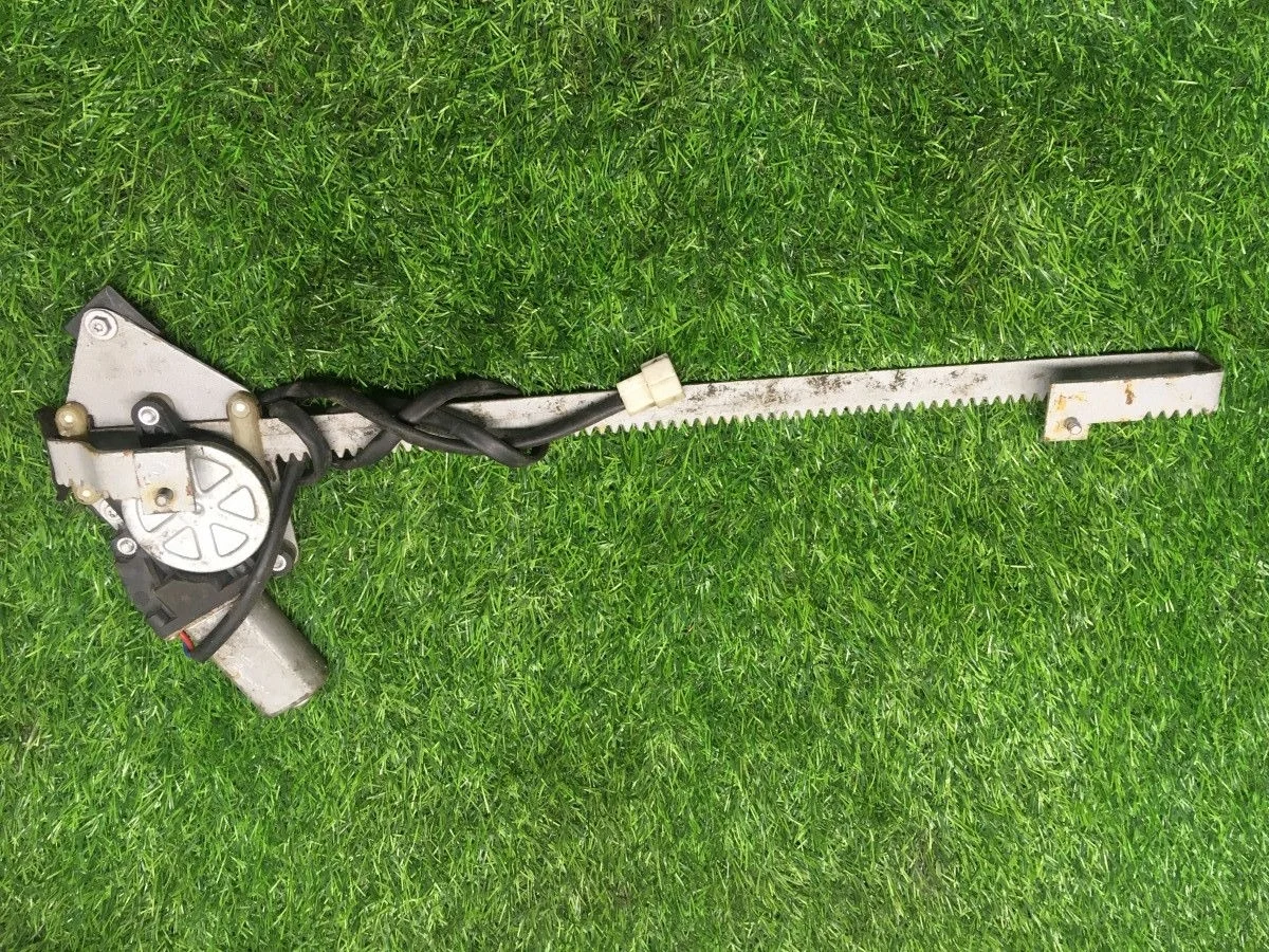 Стеклоподъемник передний правый эл. Renault Duster