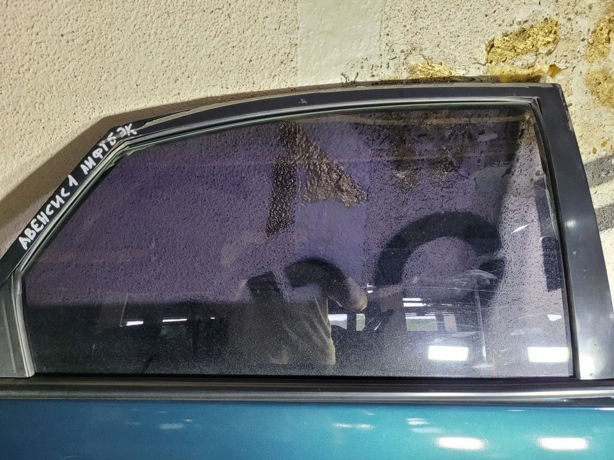 Стекло двери задней на Toyota Avensis лифтбэк