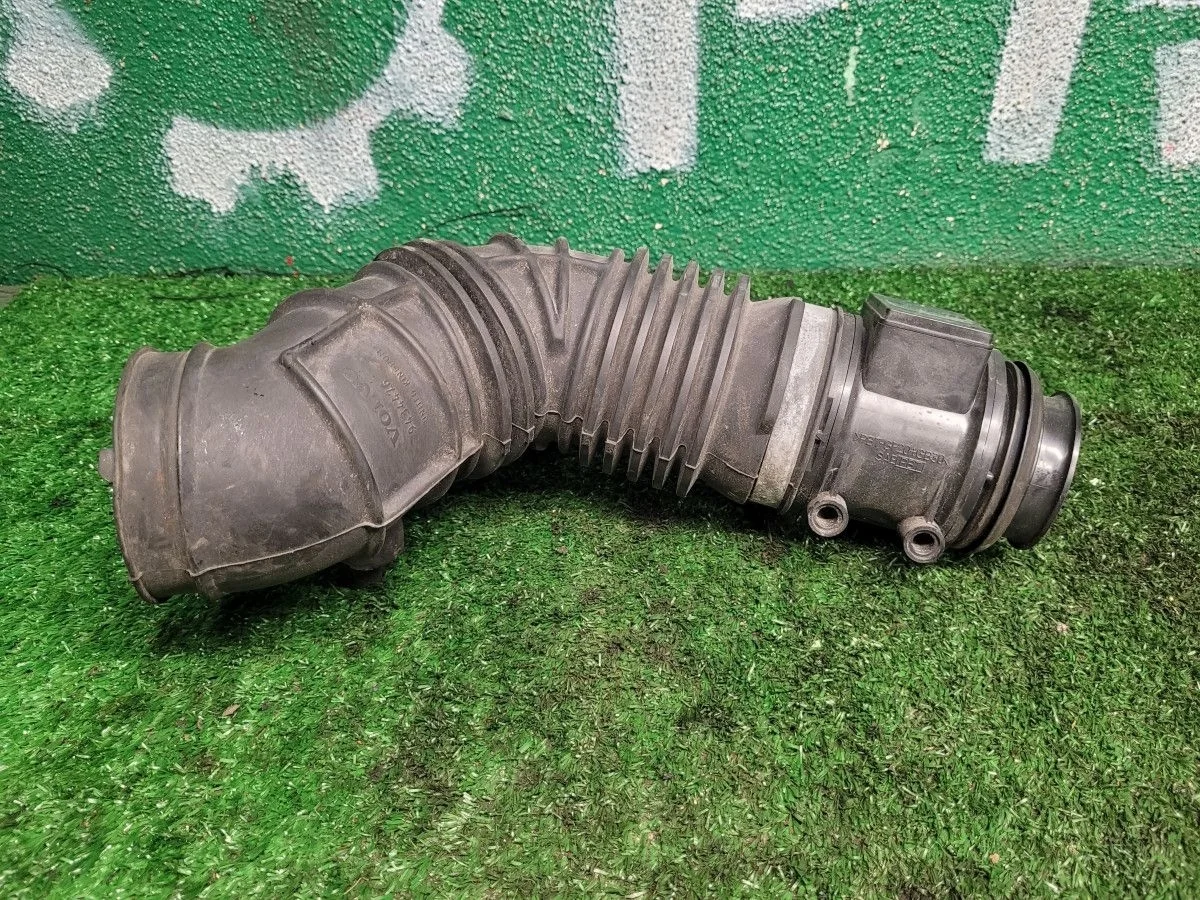 Патрубок воздушного фильтра на Volvo S80 I