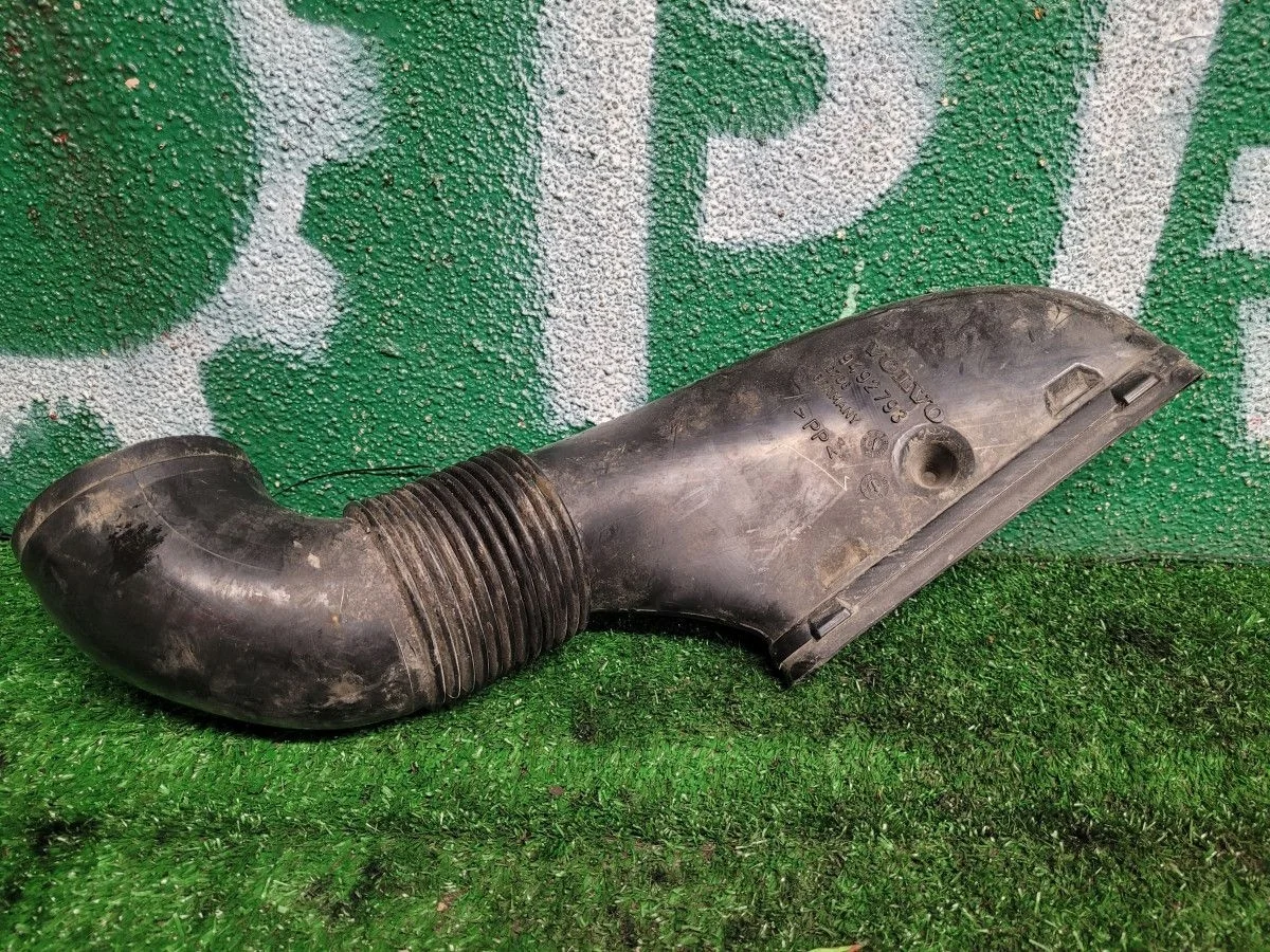 Воздухозаброник на Volvo S80 I