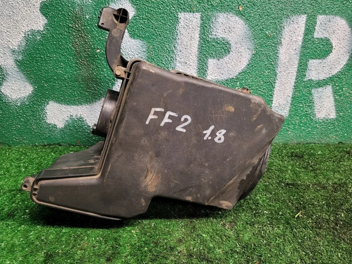 Корпус воздушного фильтра на Ford Focus II