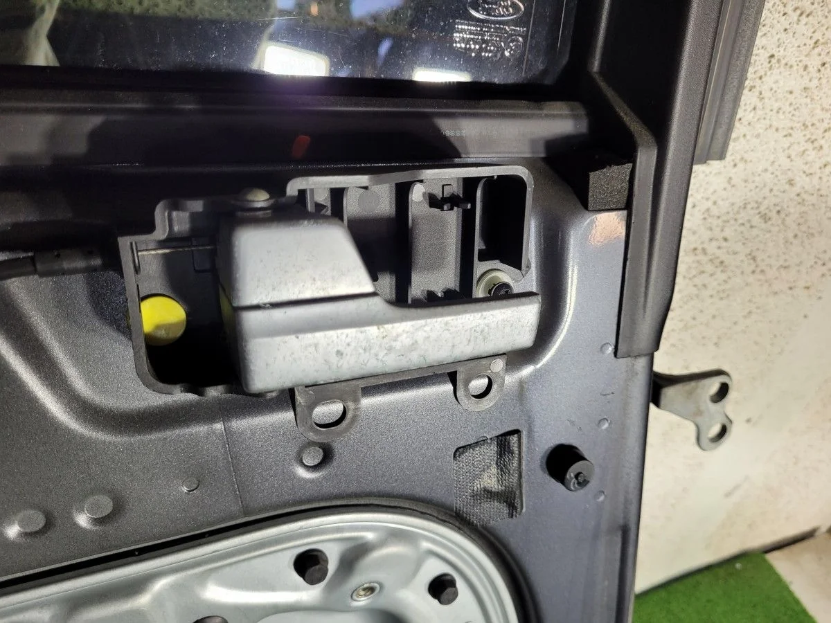 Ручка внутренняя двери задней левой на Ford C-MAX