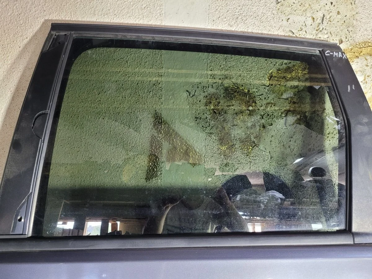 Стеклой двери задней левой на Ford C-MAX