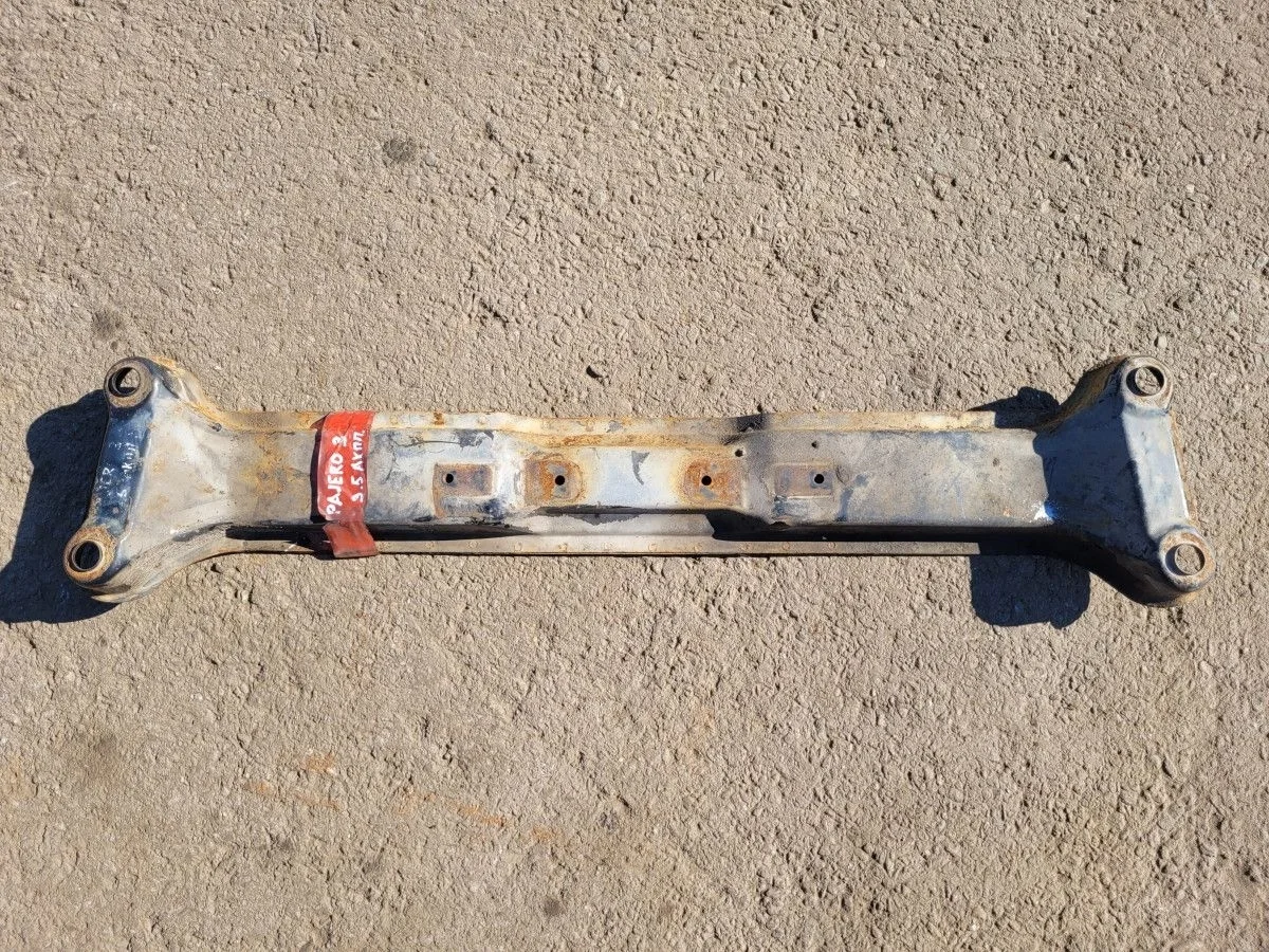 Балка поперечная на Mitsubishi Pajero 3 3.5