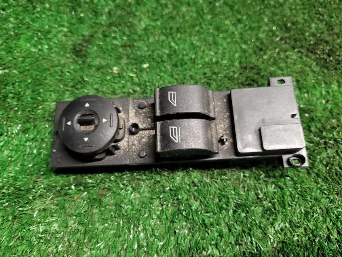 Блок управления стеклоподъемниками Ford Focus 2.