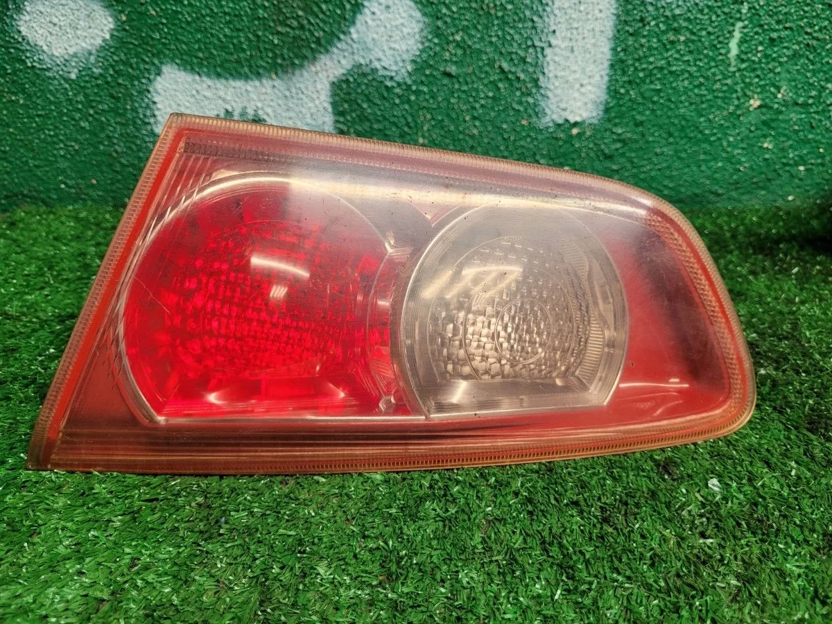 Фонарь задний внутренний правы Mitsubishi Lancer10