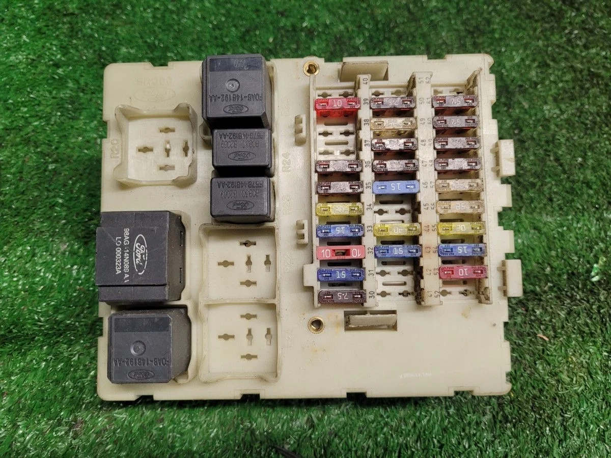 Блок предохранителей на Ford Focus 1 седан