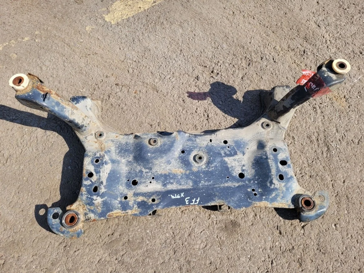 Подрамник передний на Ford Focus 3