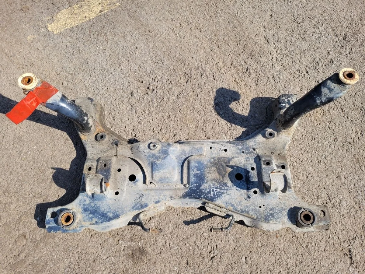 Подрамник передний на Ford Focus 2