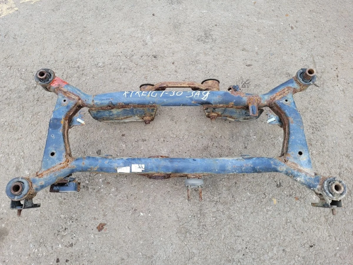 Подрамник задний на Nissan X-Trail T30