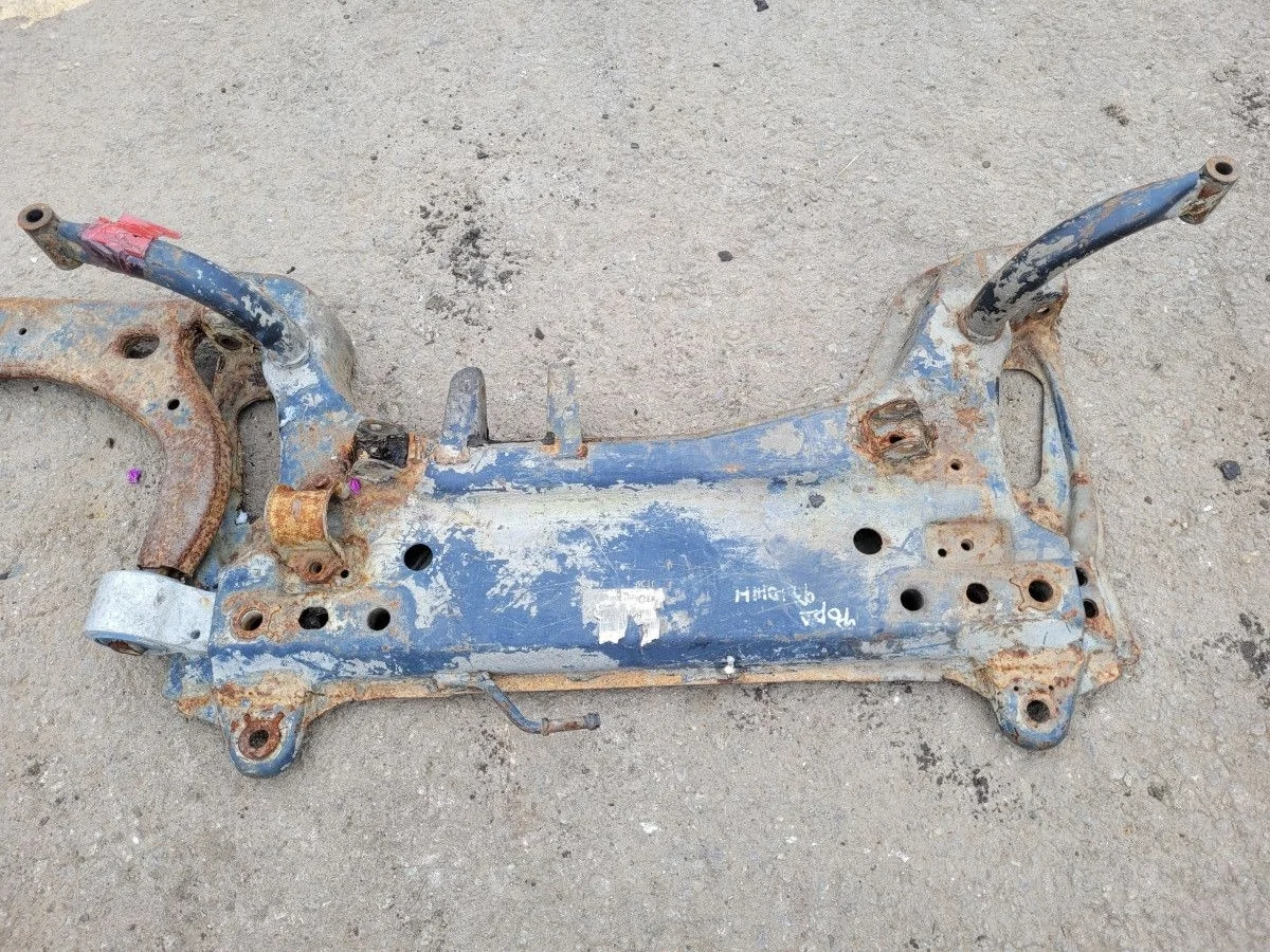 Подрамник передний на Ford Fusion 1