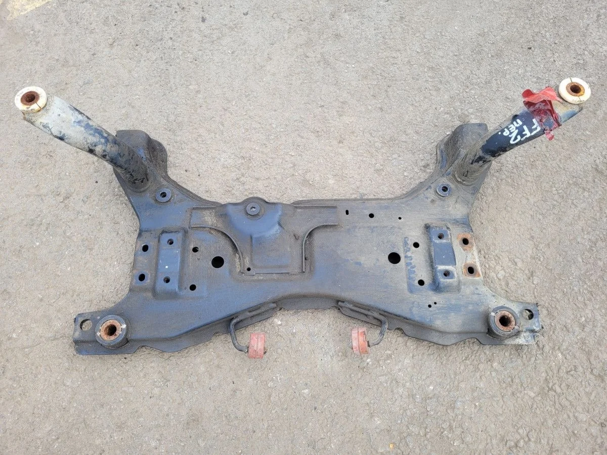 Подрамник передний на Ford Focus 2