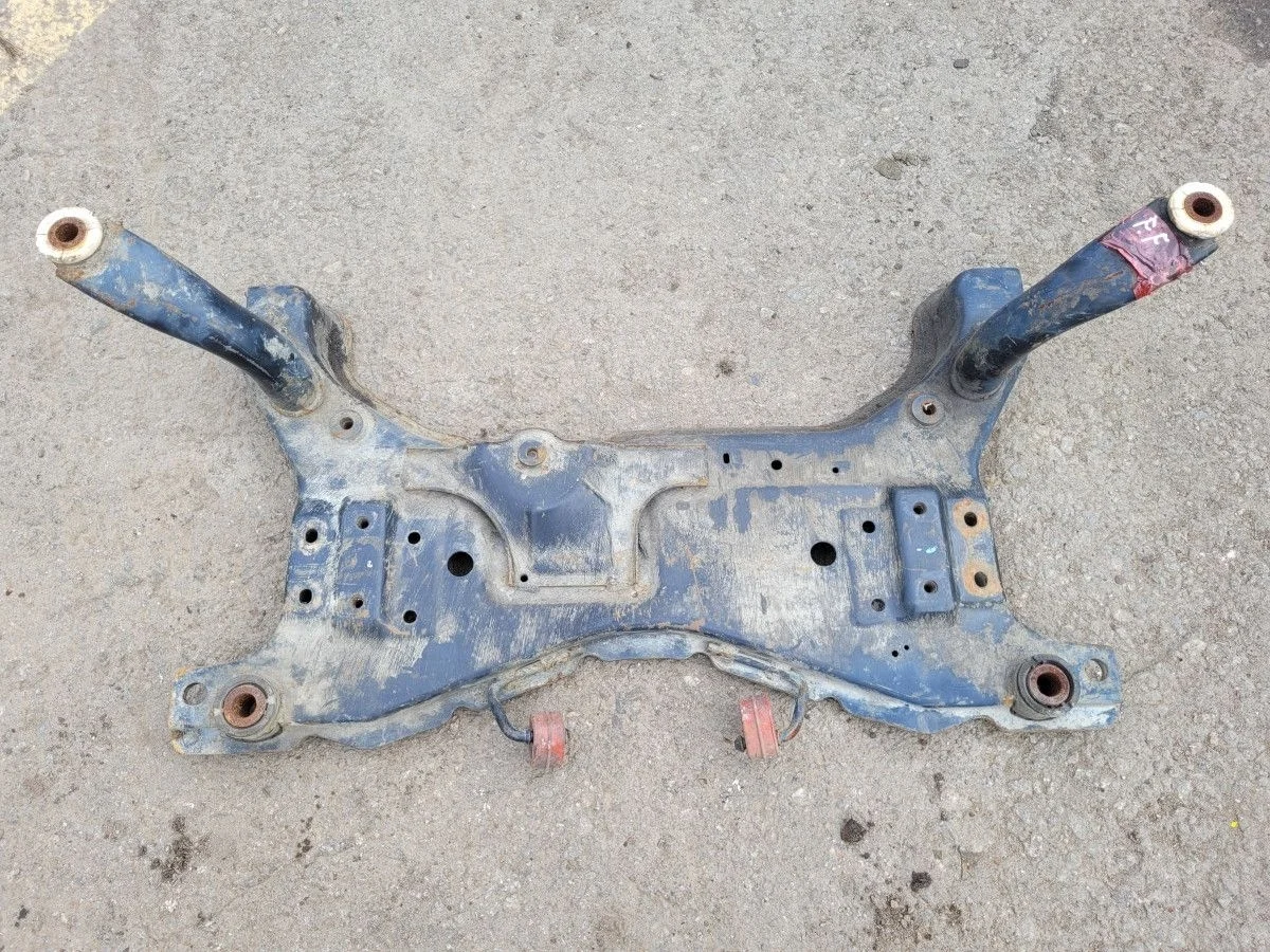 Подрамник передний на Ford Focus 2