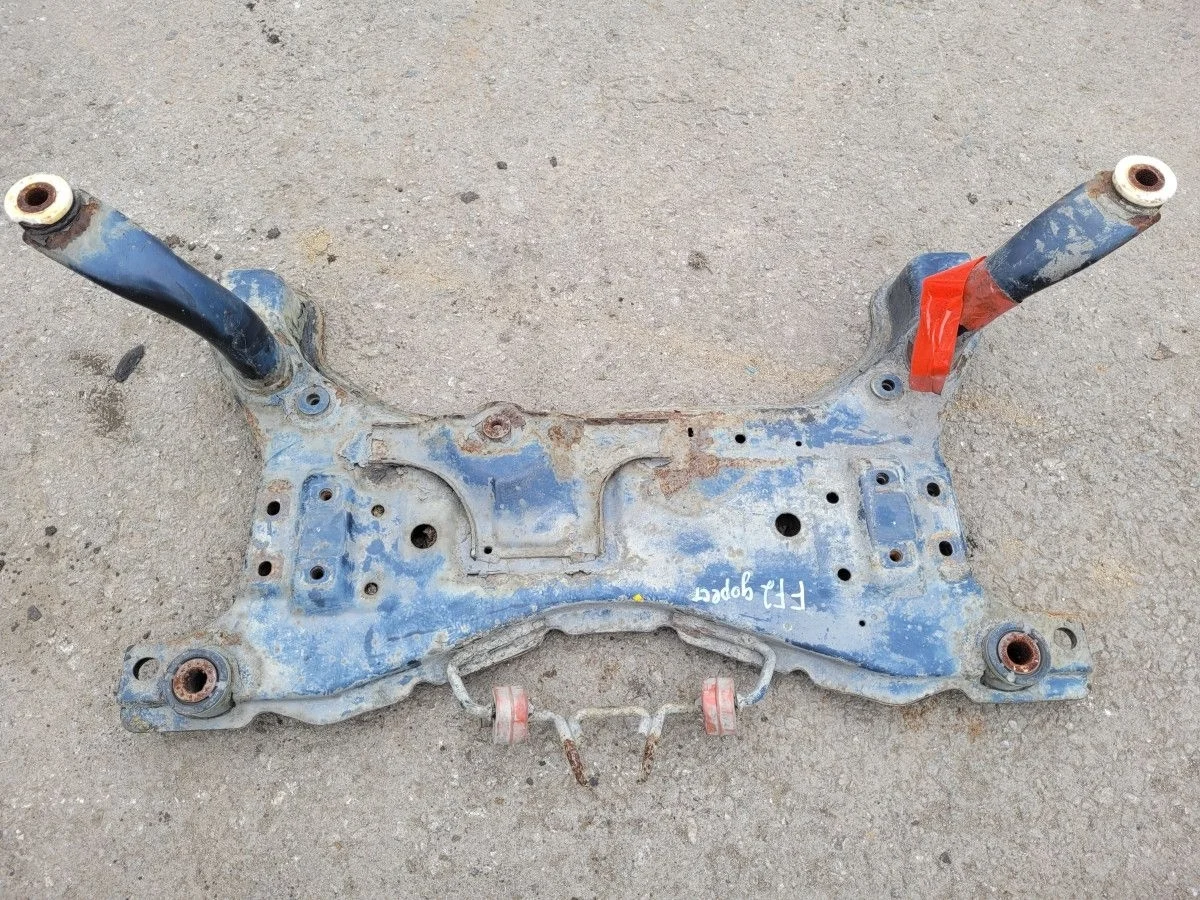 Подрамник передний на Ford Focus 2