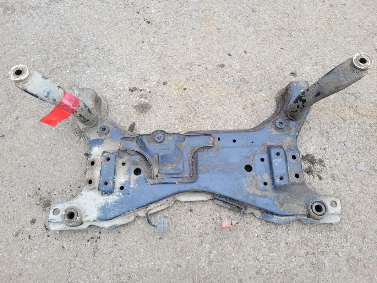 Подрамник передний на Ford Focus 2