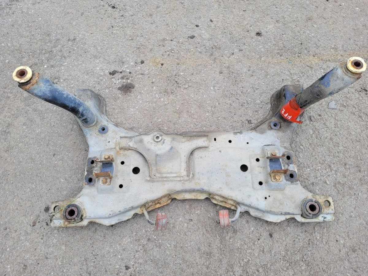 Подрамник передний на Ford Focus 2