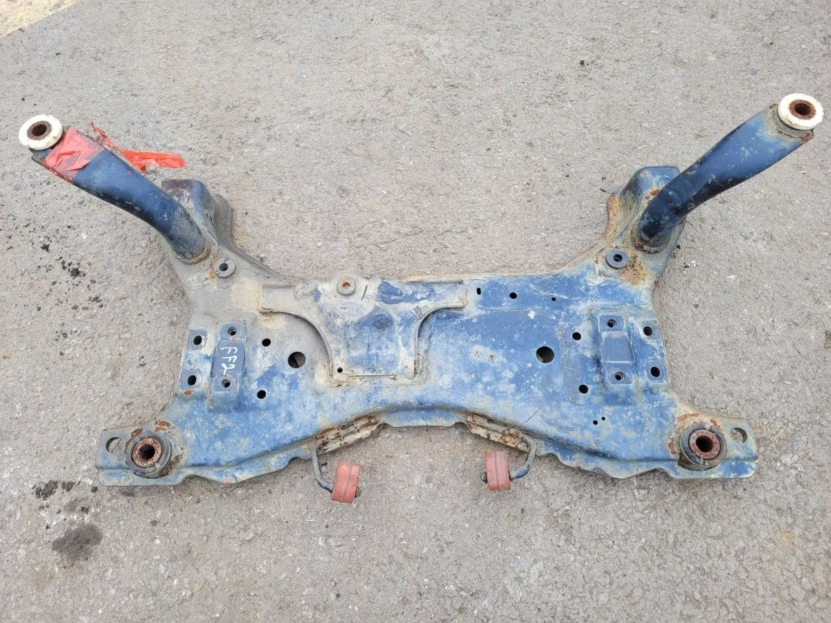 Подрамник передний на Ford Focus 2