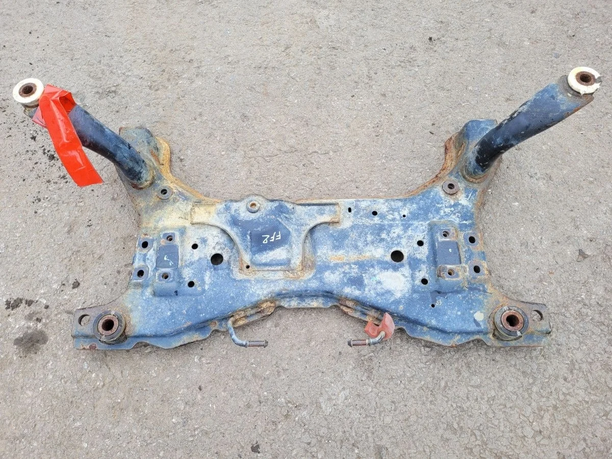 Подрамник передний на Ford Focus 2