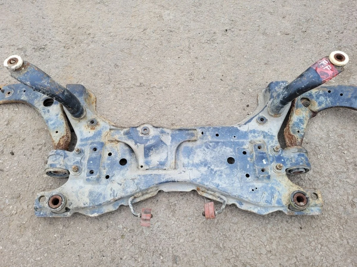Подрамник передний на Ford Focus 2