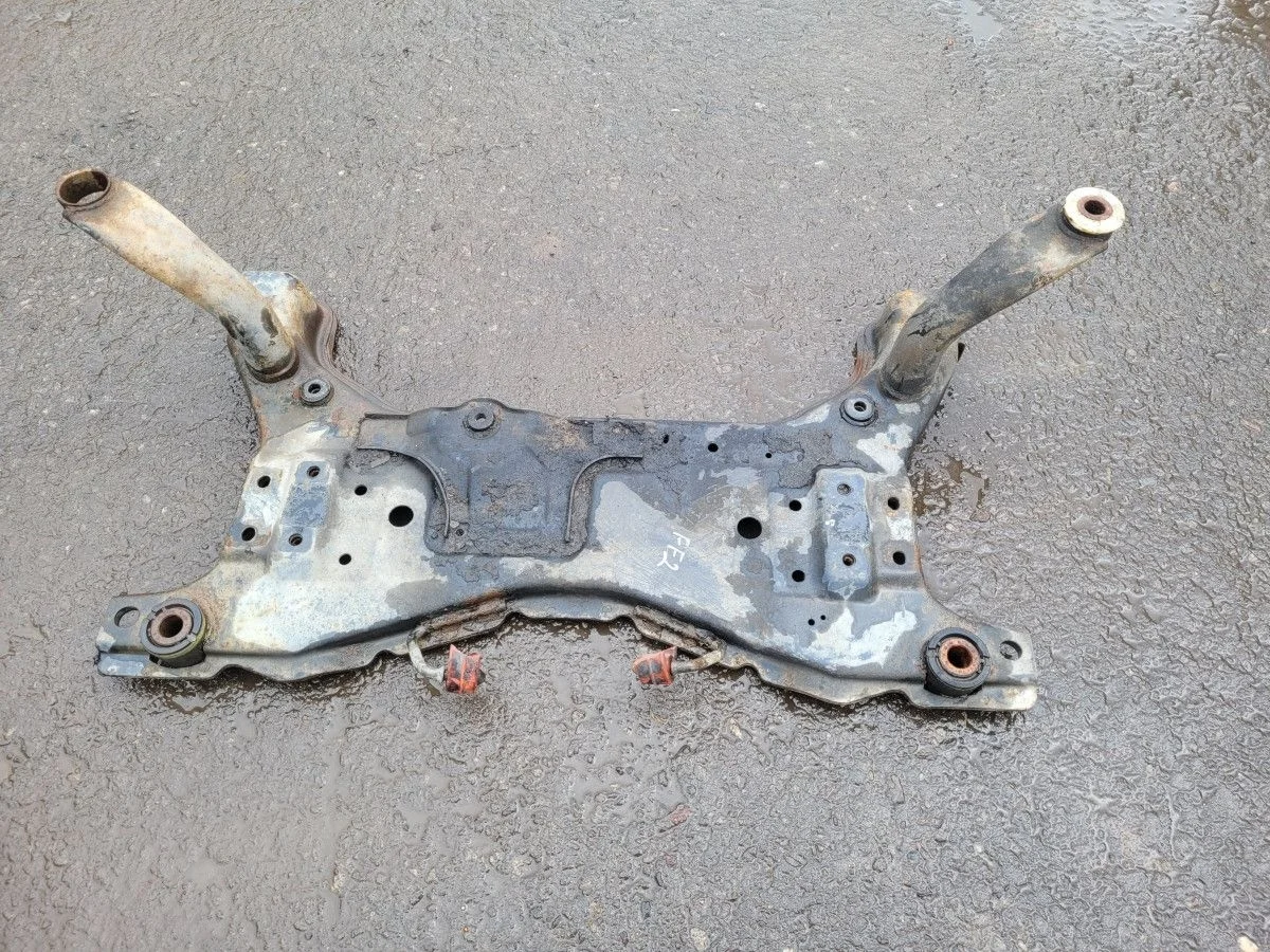 Подрамник передний на Ford Focus 2