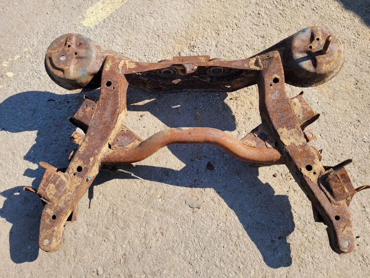 Подрамник задний на Mitsubishi Pajero 3