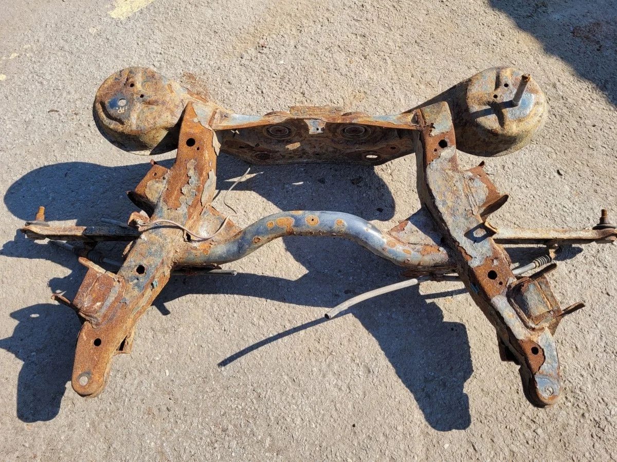 Подрамник задний на Mitsubishi Pajero 3