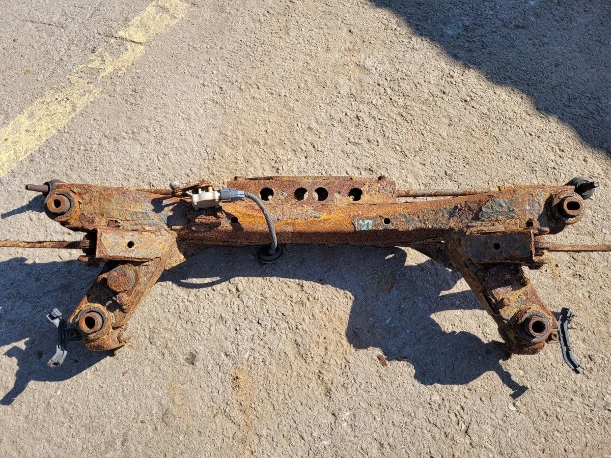 Подрамник задний на Toyota Avensis 2