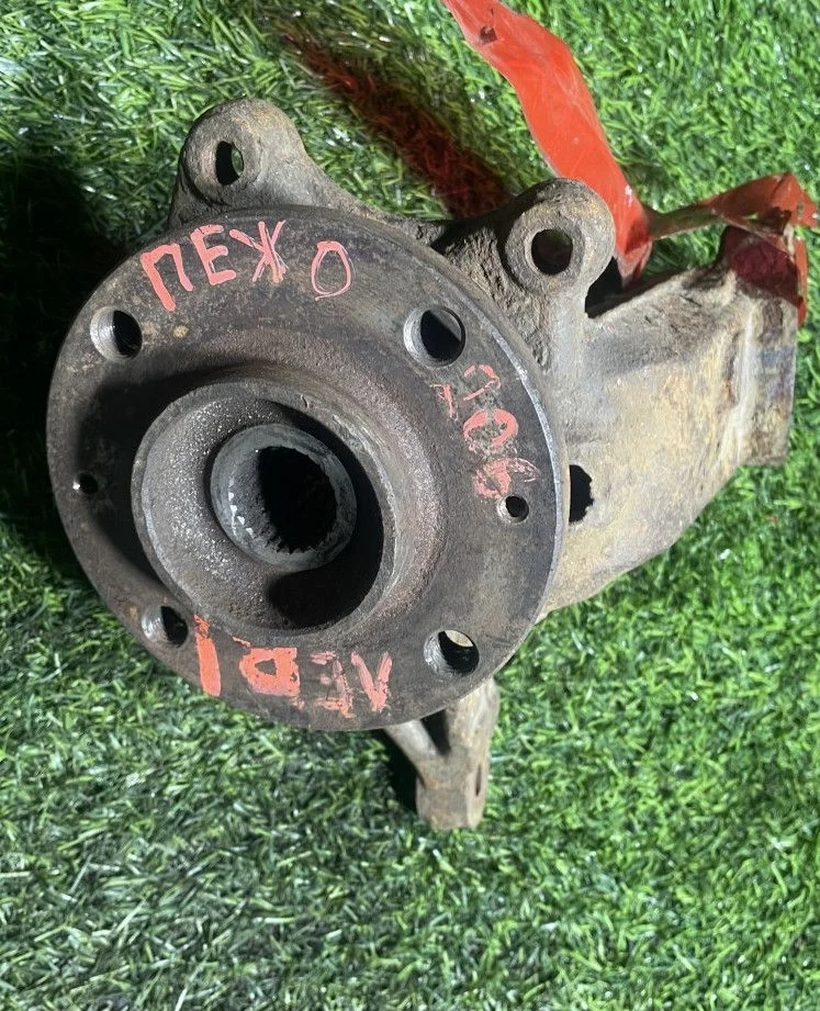 Peugeot 206 поворотный кулак передний левый