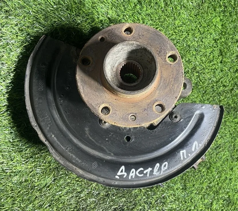 Renault Duster поворотный кулак передний левый