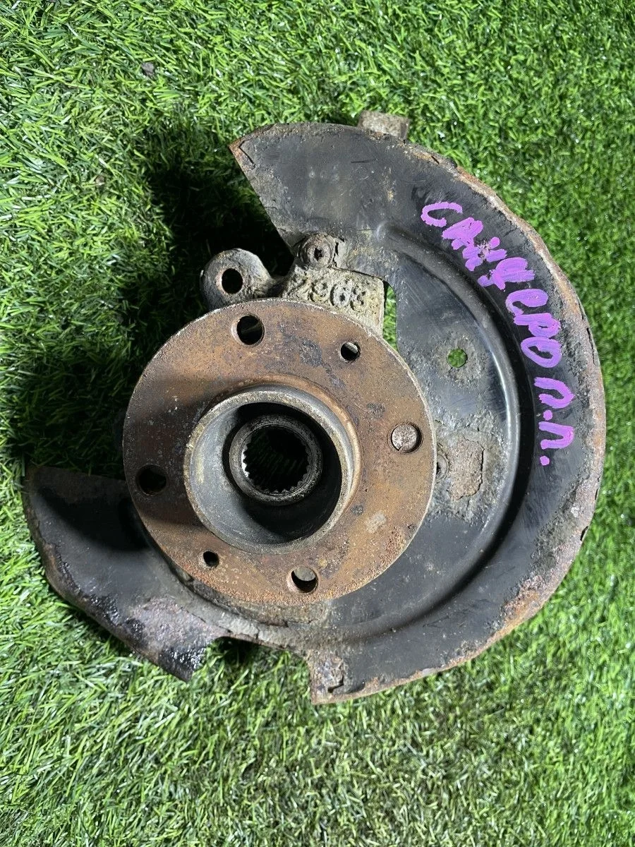 Кулак поворотный передний правый Renault Sandero