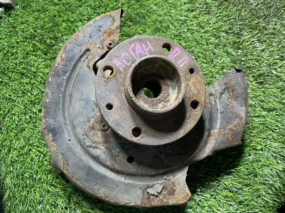 Renault Logan  поворотный кулак передний правый