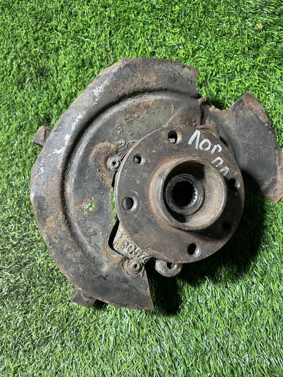 Кулак поворотный передний левый Renault Logan