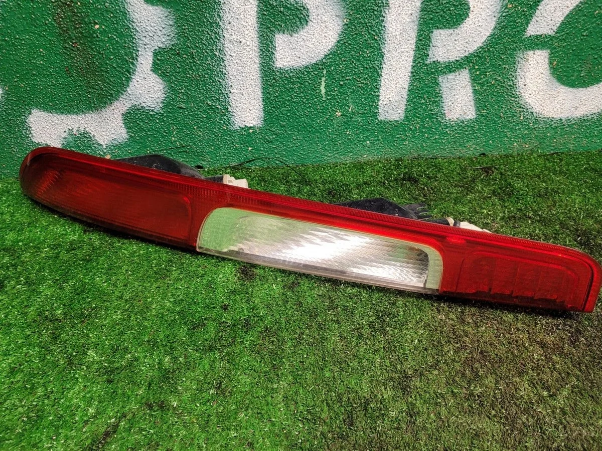 Фонарь задний левый на Ford Focus 2