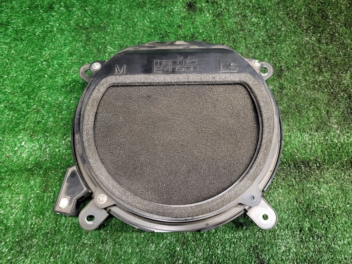 Сабвуфер на Lexus LS460