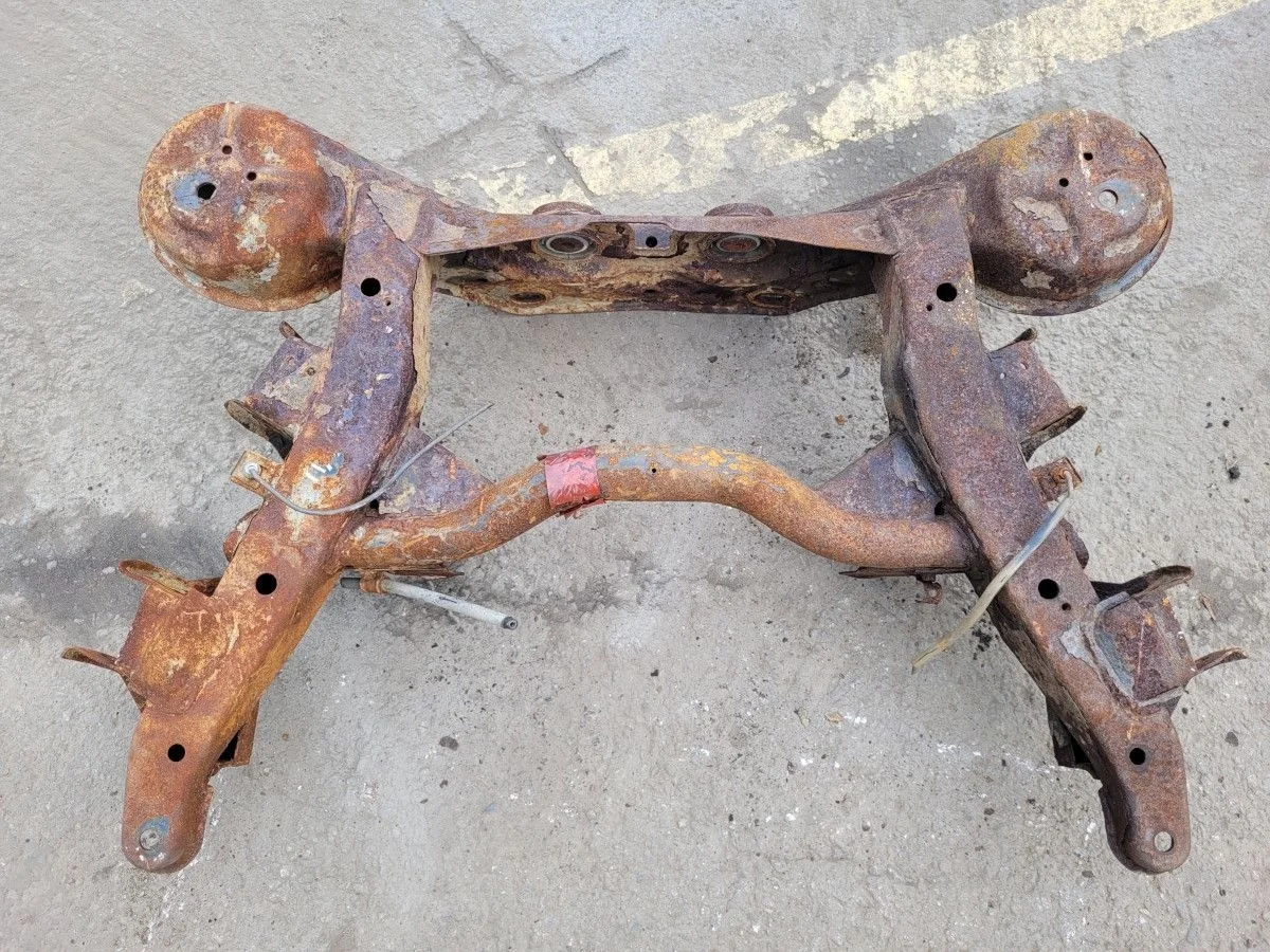 Подрамник задний на Mitsubishi Pajero 3