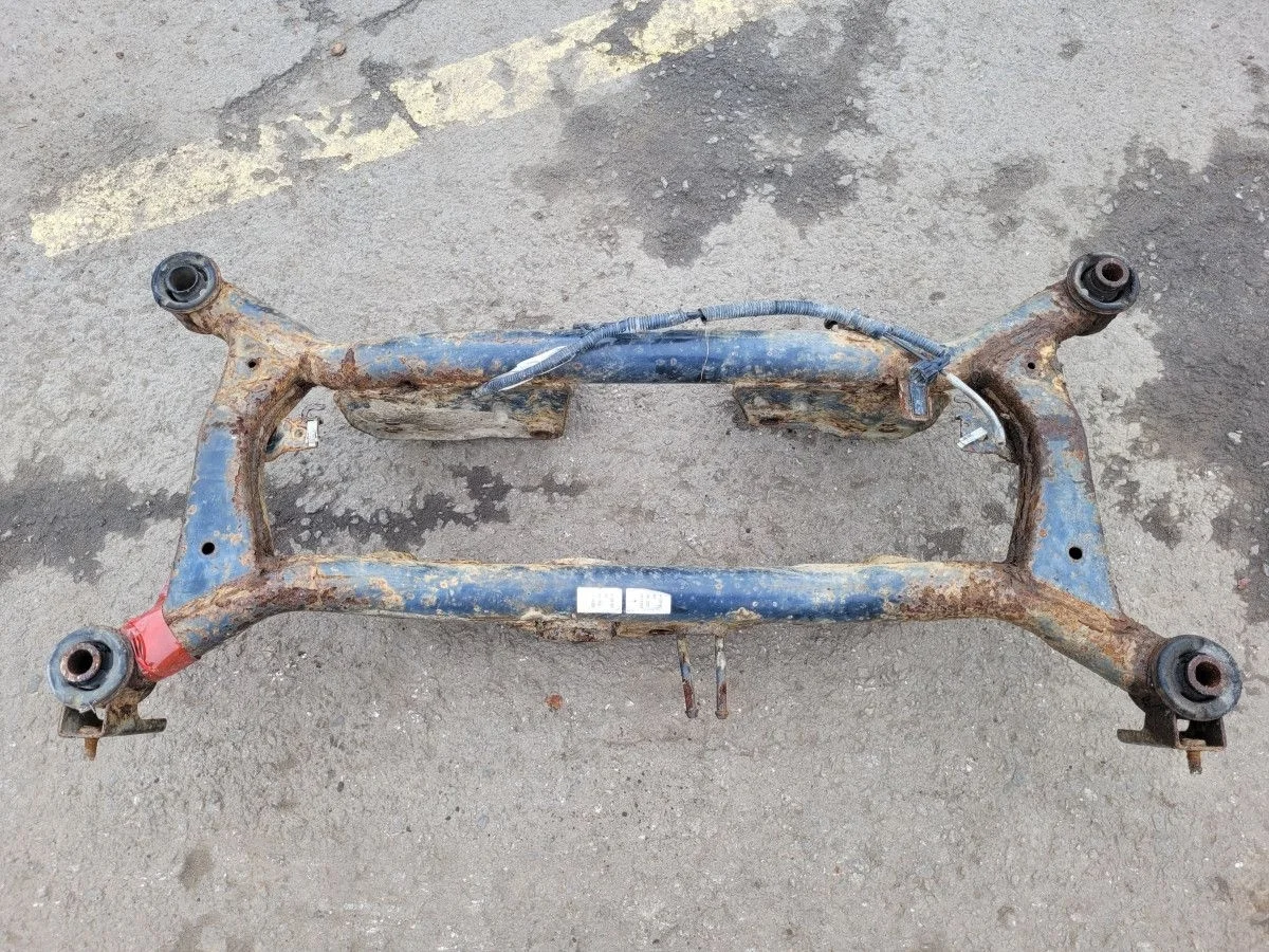 Подрамник задний на Nissan X-Trail T30