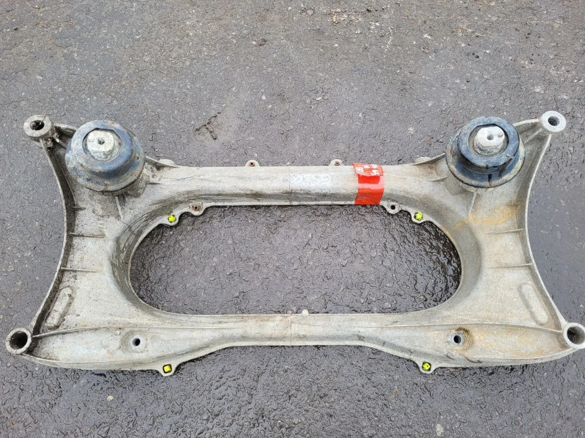 Подрамник передний на Lexus GS300