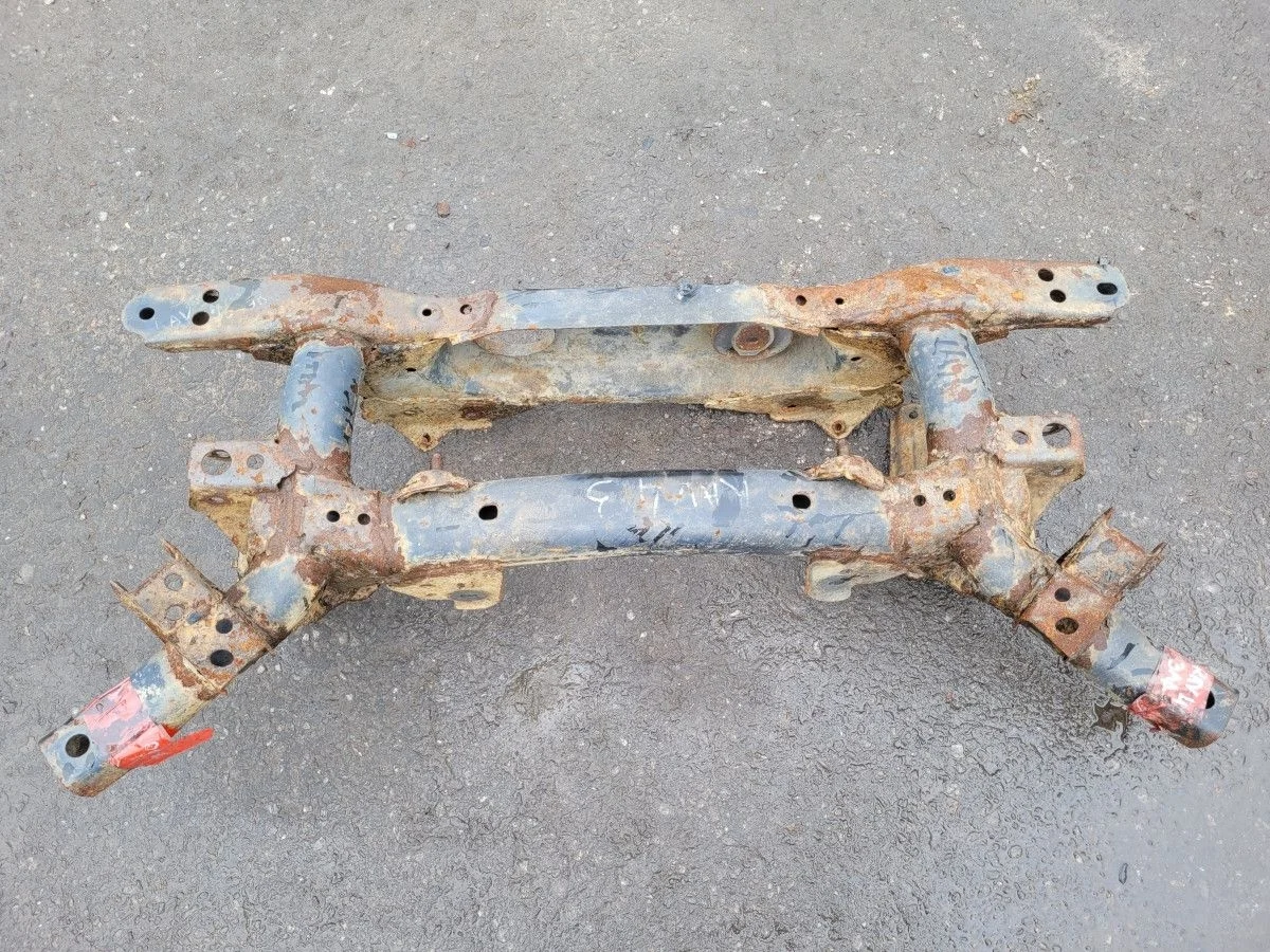 Подрамник задний на Toyota RAV4 XA30 3