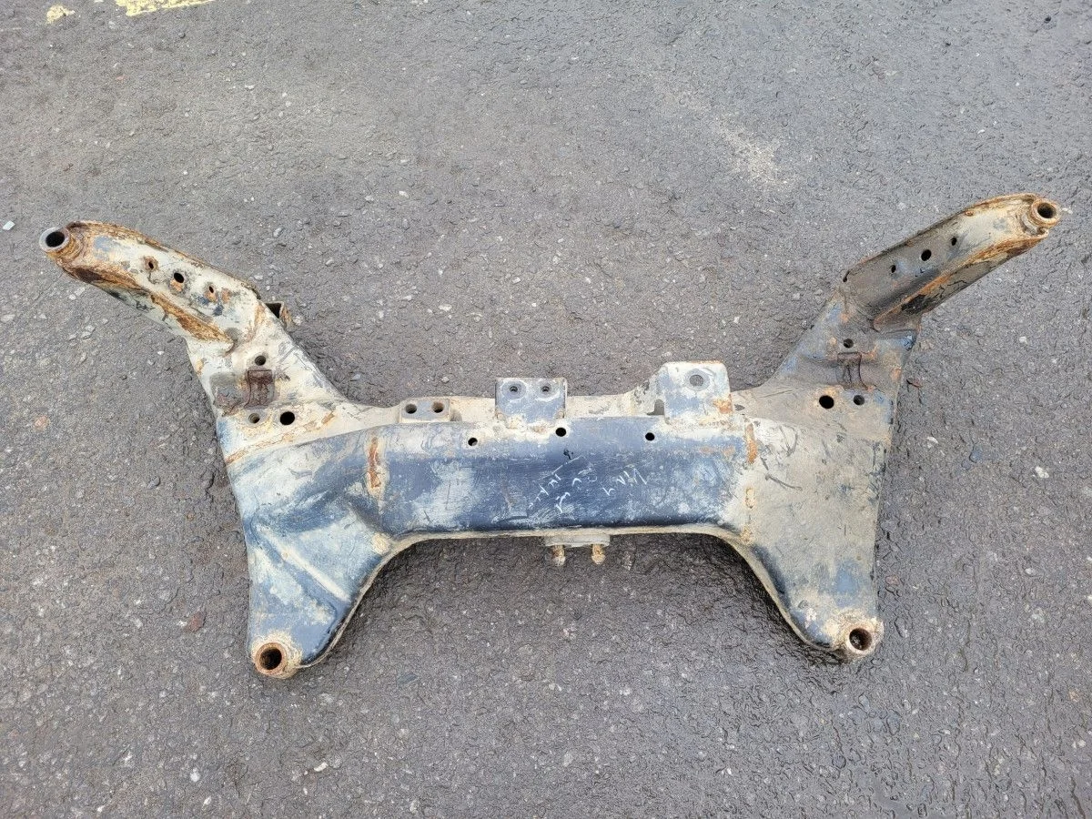 Подрамник передний на Nissan WingRoad Y11