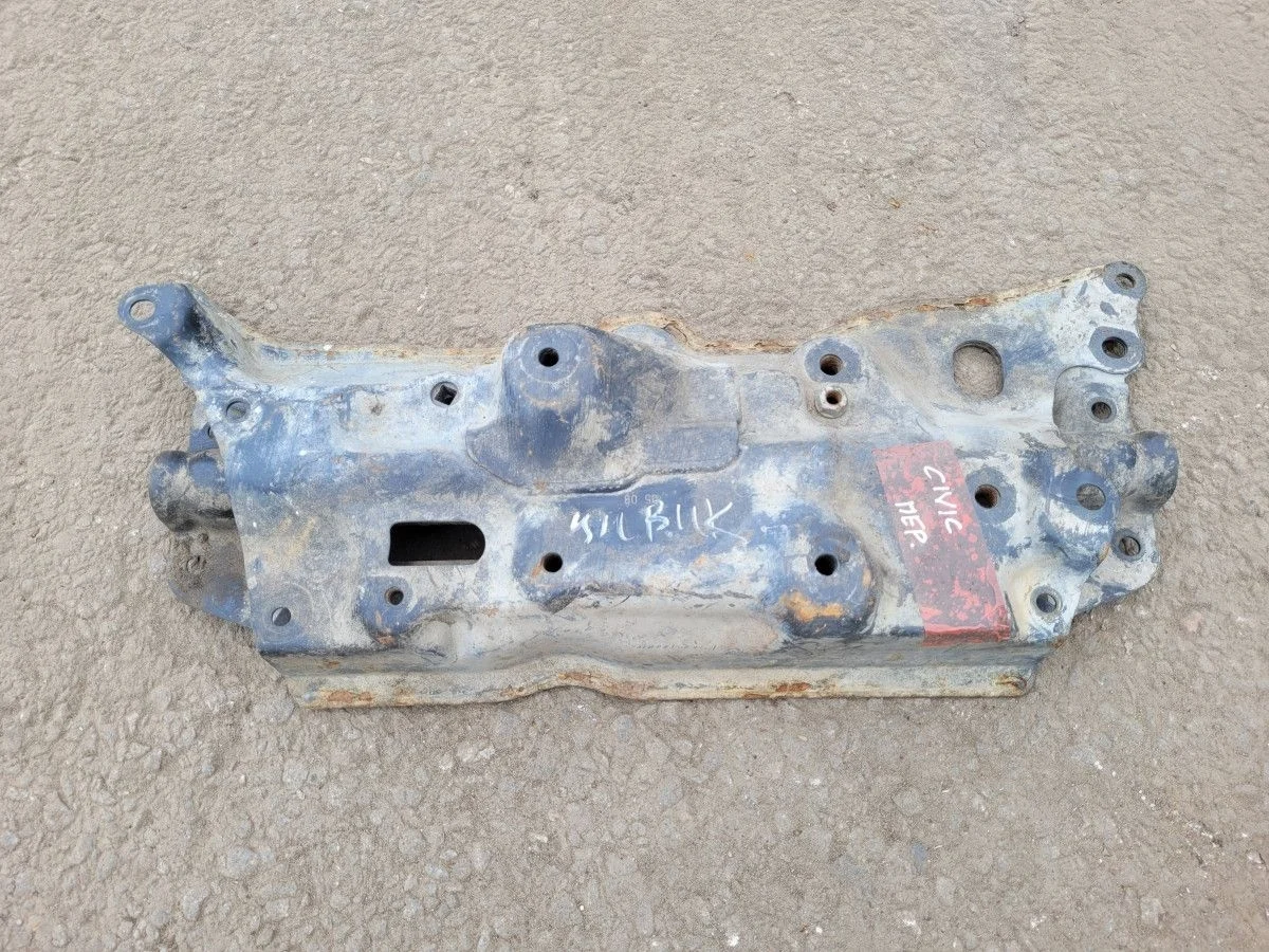 Подрамник передний на Honda Civic 8 5D