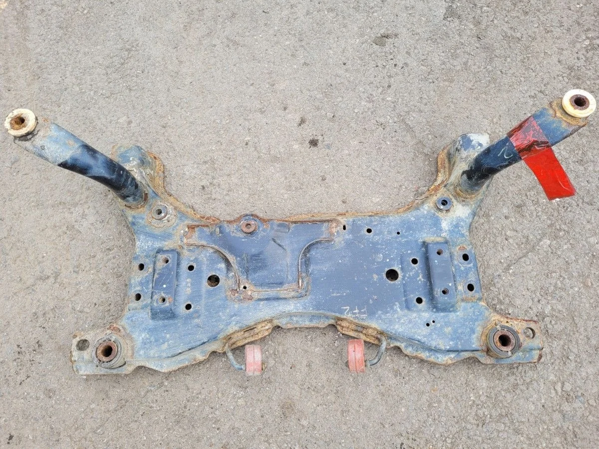 Подрамник передний на Ford Focus 2