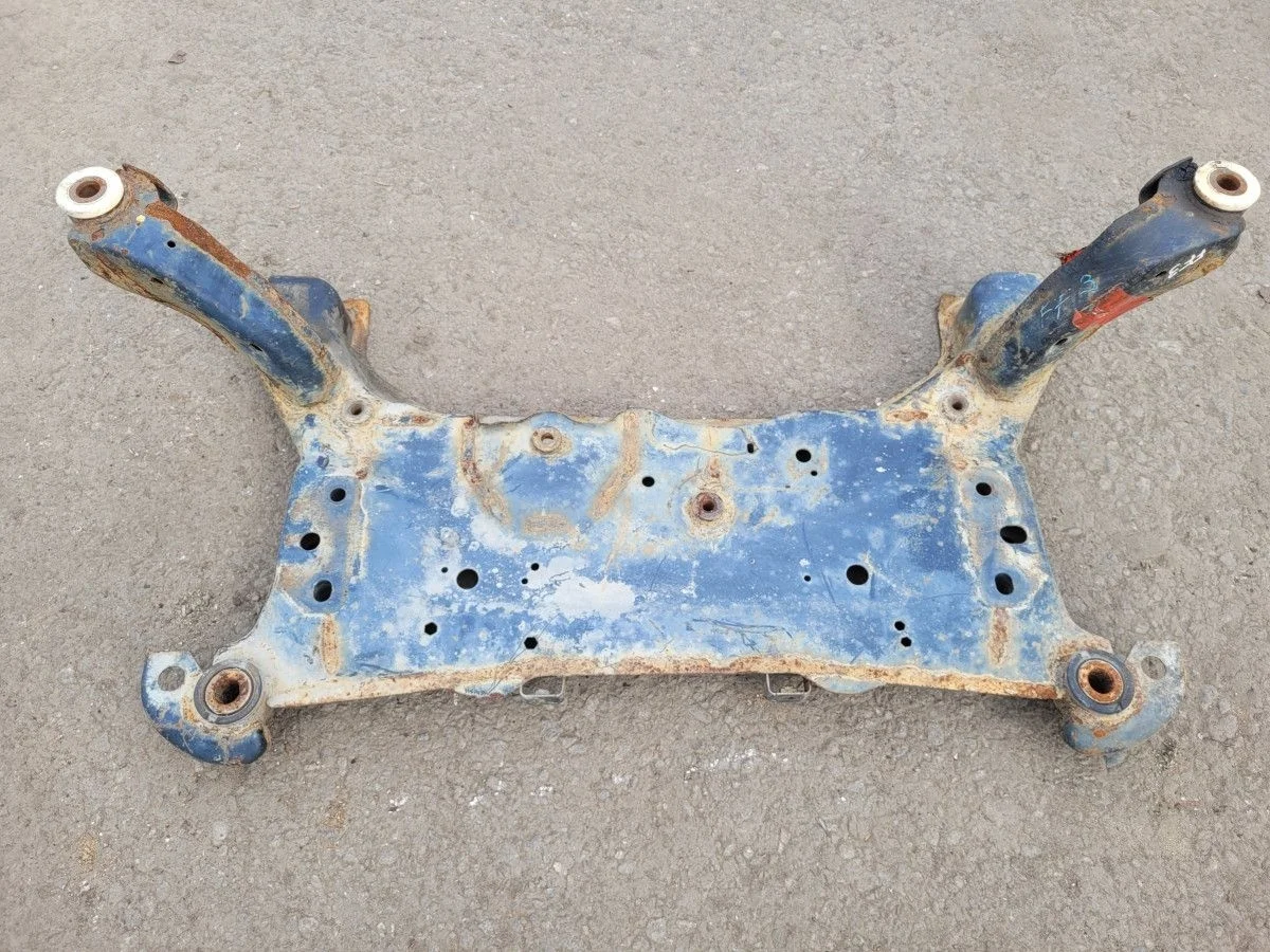 Подрамник передний на Ford Focus 3