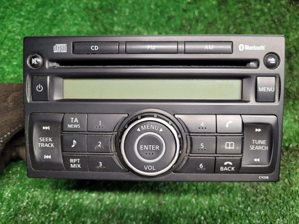 Магнитола на Nissan Tiida 1 C11