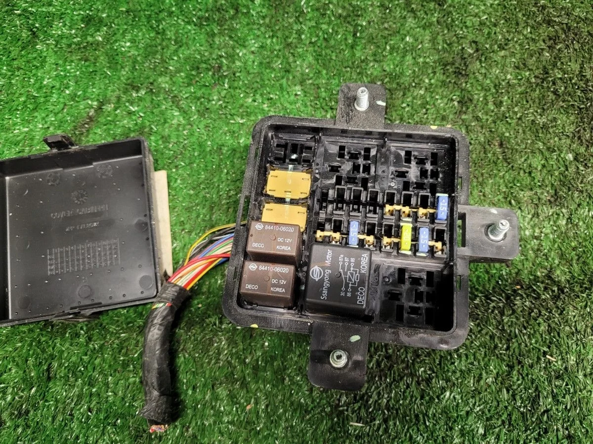 блок предохранителей Ssangyong Rexton