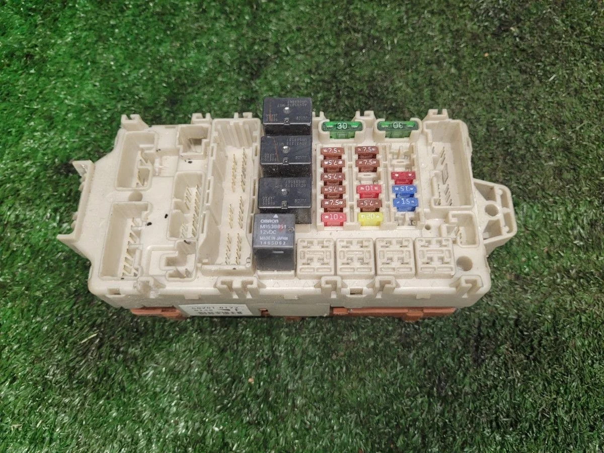 Блок предохранителей Outlander 1